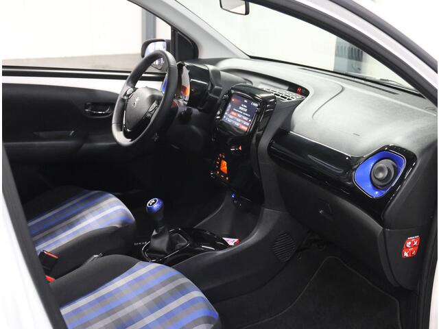 Peugeot 108 1.0 e-VTi Allure TOP! | 1ste eigenaar | Vouwdak/Cabrio | AppleCarplay/AndroidAuto | Climate Control | Camera | Keyless | Bluetooth | LED | Start/Stop Systeem | Buitenspiegels elektrisch verstel -en verwarmbaar | 15"LMV | Isofix | Privacy Glass |