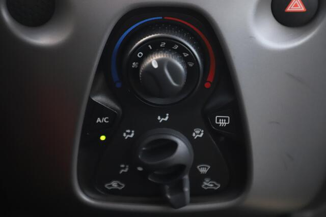 Peugeot 108 1.0 e-VTi Active Airco Radio Bluetooth LED Elektrische Ramen Centrale Vergrendeling