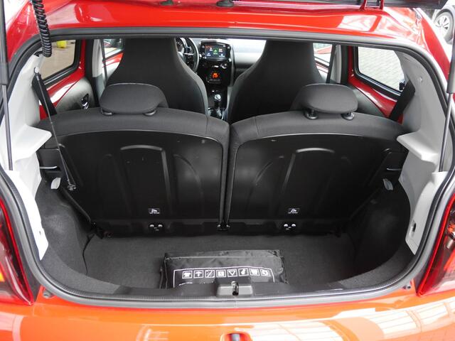 Peugeot 108 1.0 e-VTi Allure | Apple carplay | Achteruitrijcamera | Dab | Mistlampen | Zwart dak | Extra getint glas | Climate control | 5 deurs | Stuurwielbediening