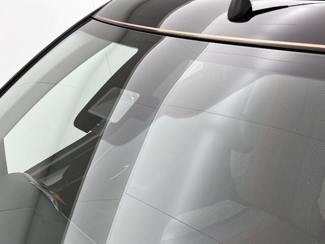 Peugeot 108 72pk Roland Garros TOP! | Rijklaar | Climate Control | Achteruitrijcamera | Keyless |