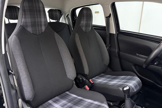 Peugeot 108 1.0 e-VTi Allure | Apple carplay/Android auto | Navigatie via APP. | Airco | All season banden | Lichtmetalen velgen 15'' | Stuurwiel multifunctioneel |