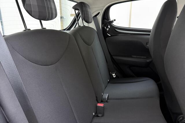 Peugeot 108 1.0 e-VTi Allure | Apple carplay/Android auto | Navigatie via APP. | Airco | All season banden | Lichtmetalen velgen 15'' | Stuurwiel multifunctioneel |