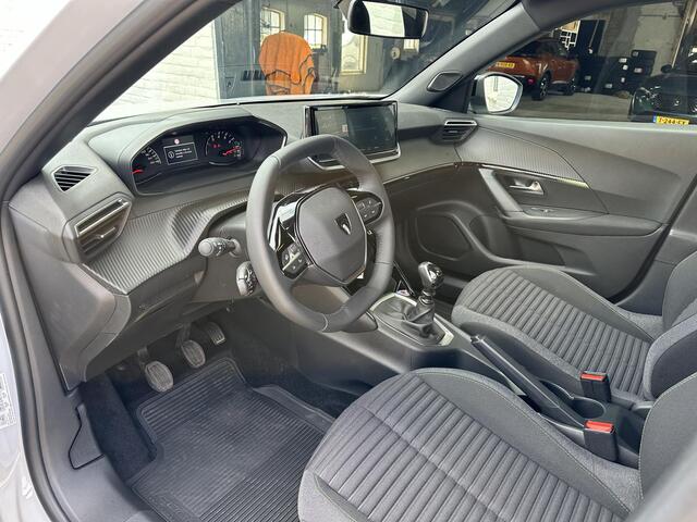Peugeot 2008 1.2 Turbo 100 PK Active | Demo Auto van 2024 | Nieuwste Model | Stoelverwarming | Navigatie via Telefoon | Apple Carplay - Android Auto Draadloos | LED Verlichting | Multifunctioneel Stuurwiel | Parkeersensoren | Climate Control | Cruise Control |