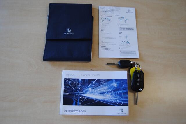 Peugeot 2008 1.2 PureT. Signature || 6 maanden garantie