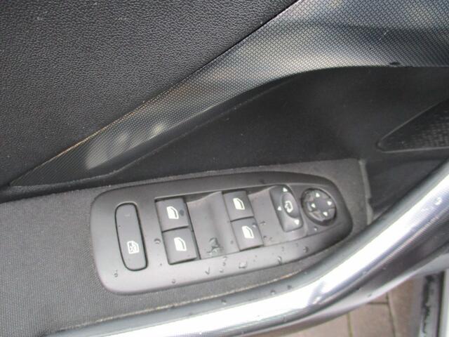 Peugeot 2008 1.2 PureTech Allure Pano Trekhaak