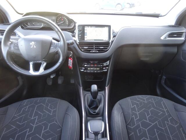 Peugeot 2008 1.2 PureTech Active Panoramadak / Trekhaak / Navigatie