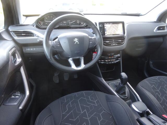 Peugeot 2008 1.2 PureTech Active Panoramadak / Trekhaak / Navigatie