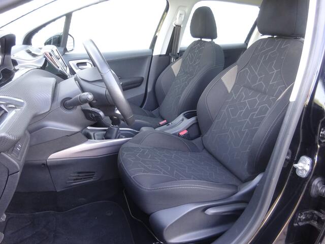 Peugeot 2008 1.2 PureTech Active Panoramadak / Trekhaak / Navigatie