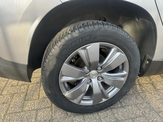 Peugeot 2008 1.2 PureTech Blue Lion | 2e eigenaar | NAP | Panoramadak | Carplay | Airco | Cruise control | Trekhaak | Navigatie |