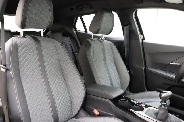 Peugeot 2008 1.2 PureTech 100 Allure | Nieuwe Voorraad | Navigatie | Achteruit Rijcamera | Start/Stop Knop | parkeersensoren Voor/Achter | DAB+ |