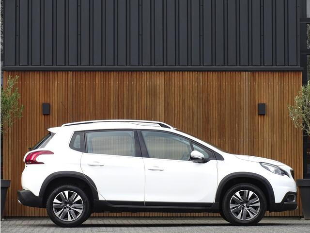 Peugeot 2008 1.2 110PK / PureTech Allure /