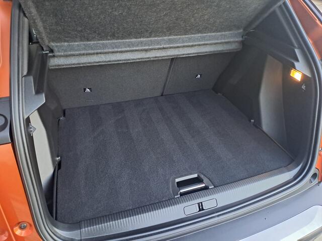 Peugeot 2008 1.2 PureTech Allure Pack Automaat | PArkeersensoren | Lane Assist | Lichtmetalen wielen