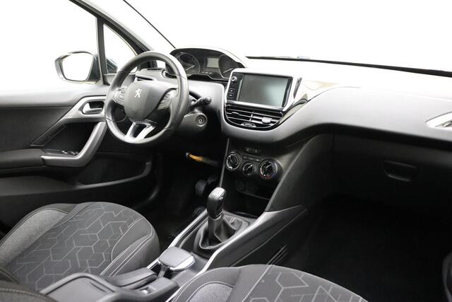 Peugeot 2008 1.2 PureTech Blue Lion | Panorama Dak | Trekhaak | Navigatie | Airco | Cruise Control | Parkeersensoren |