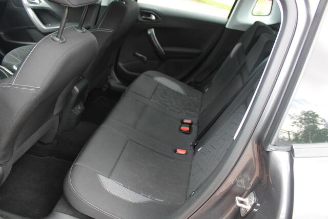 Peugeot 2008 1.2 PureTech Blue Lion