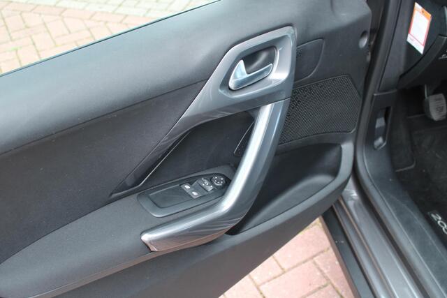 Peugeot 2008 1.2 PureTech Blue Lion