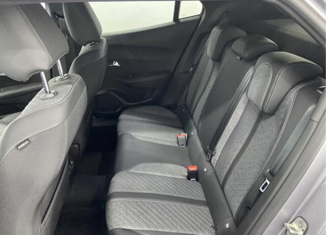 Peugeot 2008 1.2 PureTech 100 Allure Camera V+A / Navigatie / 4 Season banden