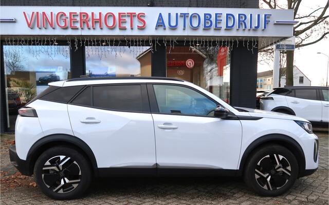 Peugeot 2008 130 Pk benzine * AUTOMAAT * EAT8 * Super Luxe en Sportieve Allure uitvoering * Draadloos Google Maps Navigatie & Spotify via eigen telefoon * Keyless Entry & Start Button * Climate & Cruise Control * L.M. Velgen * Achteruitrij Camera * Vingerhoets; Vierde