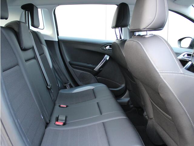 Peugeot 2008 1.2 PureTech Allure Automaat | Navi / Camera / Climate