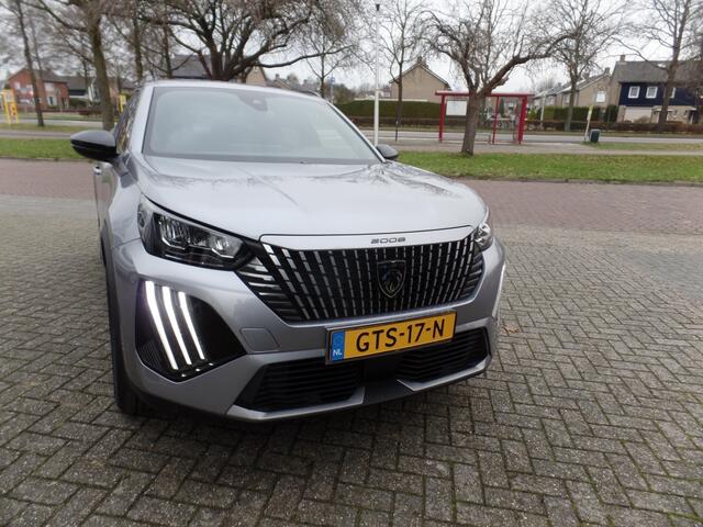 Peugeot 2008 1.2 Hyb 136 Allure