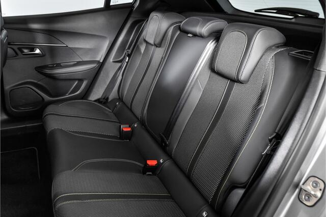 Peugeot 2008 1.2 PureTech 130 PK GT - Automaat | Dig. Cockpit | Adapt. Cruise | Camera | PDC | NAV + App Connect | ECC | LM 17'' | 0440
