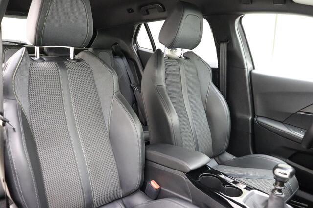 Peugeot 2008 1.2 PureTech GT 130 PK | Handgeschakeld | Camera | Dodehoekdetectie | Start/stop | Climate Control | Voorraad | 1e eigenaar