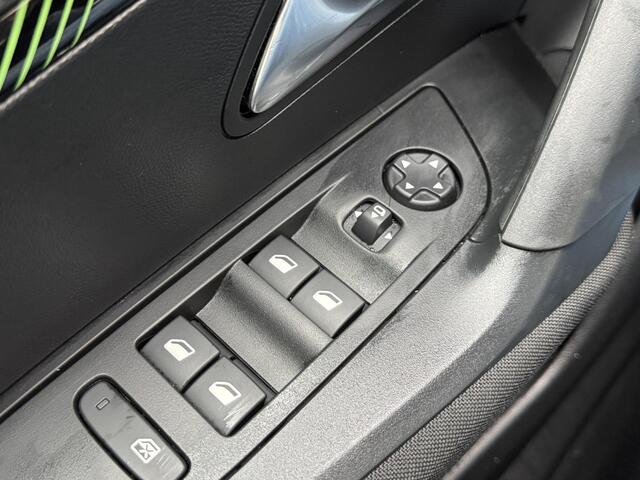 Peugeot 2008 1.2 PT 100 Active | Navi | Parkeercamera | Rijklaarprijs