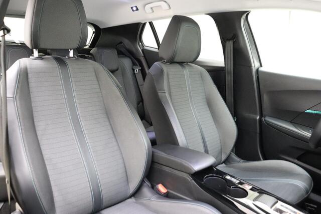 Peugeot 2008 1.2 PureTech Allure Pack 130 PK | Automaat | Camera | Cruise Control | Navigatie | Start/stop | Climate Control | Voorraad | 1e eigenaar