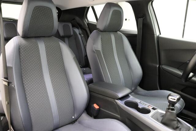 Peugeot 2008 1.2 PureTech Allure 130 PK | Handgeschakeld | Navigatie | Cruise Control | Camera | Start/stop | Cruise Control | 1e eigenaar | Dealer onderhouden