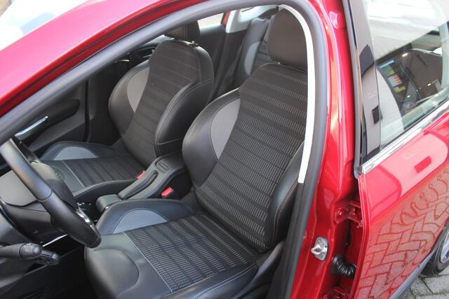 Peugeot 2008 1.2 PureTech Allure Navigatie, Camera, Trekhaak, lederen bekleding.