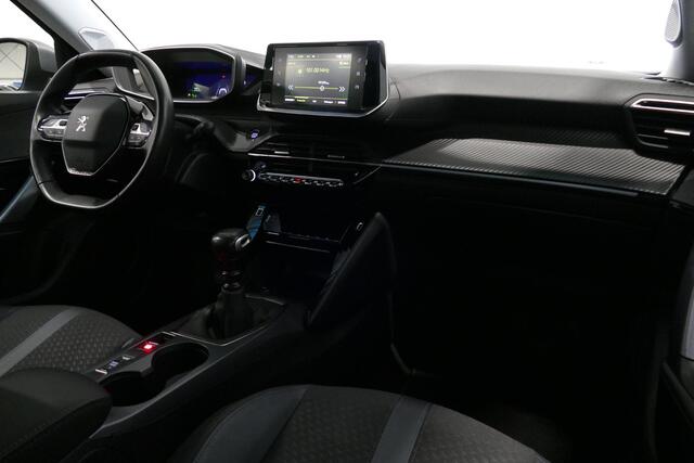 Peugeot 2008 1.2 PureTech Allure / Navigatie / Stoelverwarming / Trekhaak / Adaptive Cruise Control / Achteruitrijcamera / Digitaal instrumentenpaneel / PDC / Privacy glas / Mirror Link