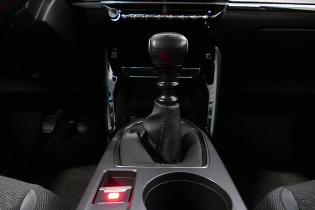 Peugeot 2008 1.2 PureTech Allure / Navigatie / Stoelverwarming / Trekhaak / Adaptive Cruise Control / Achteruitrijcamera / Digitaal instrumentenpaneel / PDC / Privacy glas / Mirror Link