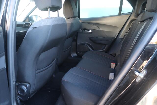 Peugeot 2008 BWJ 2021 1.2 131 PK PureTech Blue Lease Active AUTOMAAT / TREKHAAK / CAMERA / STOELVERW. / APPLE CAR. / ANDROID AUT. / CLIMA / NAVI / BLUETOOTH / CRUISE / PDC / ISOFIX / RIJSTROOKSENSOR / MULTIFUNCT. STUUR