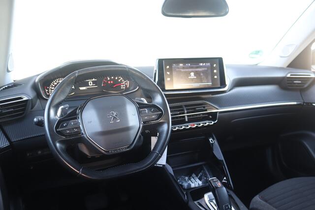 Peugeot 2008 BWJ 2021 1.2 131 PK PureTech Blue Lease Active AUTOMAAT / TREKHAAK / CAMERA / STOELVERW. / APPLE CAR. / ANDROID AUT. / CLIMA / NAVI / BLUETOOTH / CRUISE / PDC / ISOFIX / RIJSTROOKSENSOR / MULTIFUNCT. STUUR