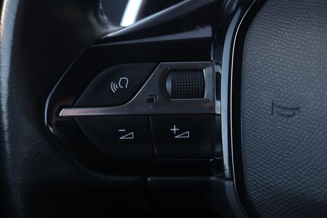 Peugeot 2008 BWJ 2021 1.2 131 PK PureTech Blue Lease Active AUTOMAAT / TREKHAAK / CAMERA / STOELVERW. / APPLE CAR. / ANDROID AUT. / CLIMA / NAVI / BLUETOOTH / CRUISE / PDC / ISOFIX / RIJSTROOKSENSOR / MULTIFUNCT. STUUR