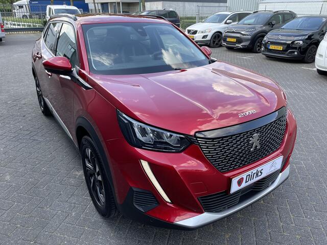 Peugeot 2008 130pk Allure Pack (Camera - Navigatie via APP - i-cockpit - Automatische Airco - Parkeersensoren V+A)
