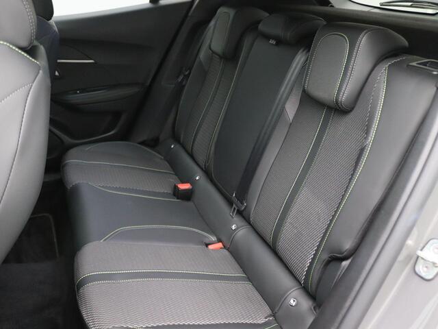 Peugeot 2008 1.2 Hybrid 136PK GT Aut. Pano-Schuifdak, Adaptieve Cruise Control, 360gr. Camera, Keyless, Stoelverwarming, Side Assist, 17" LM Velgen
