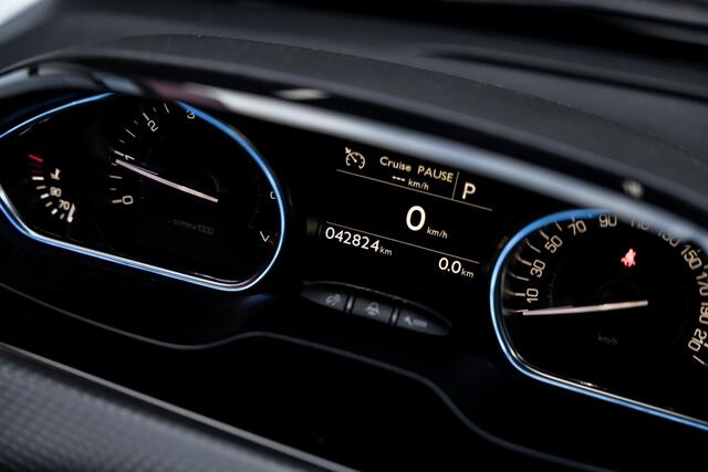 Peugeot 2008 1.2 PureTech Allure | Camera | Navi | Trekhaak |
