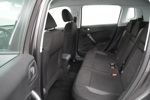 Peugeot 2008 BWJ 2017 1.2 82 PK PureTech Blue Lion AIRCO / BLUETOOTH / NAVI / CRUISE / APPLE CARP. / ANDROID AUT. / PDC / MULTIFUNCT. STUUR