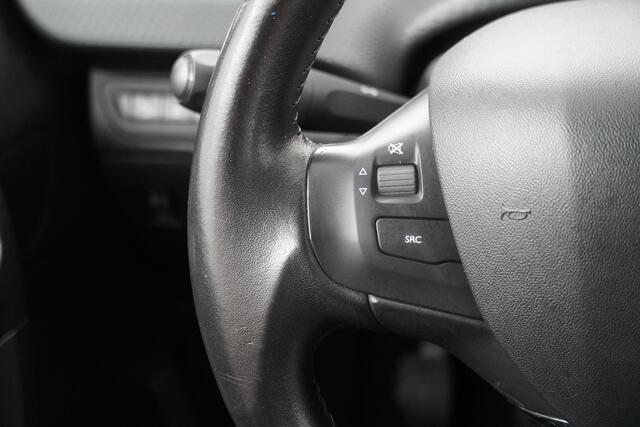 Peugeot 2008 BWJ 2017 1.2 82 PK PureTech Blue Lion AIRCO / BLUETOOTH / NAVI / CRUISE / APPLE CARP. / ANDROID AUT. / PDC / MULTIFUNCT. STUUR