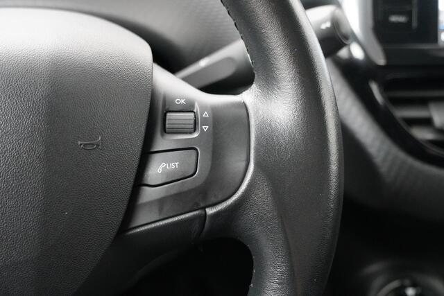 Peugeot 2008 BWJ 2017 1.2 82 PK PureTech Blue Lion AIRCO / BLUETOOTH / NAVI / CRUISE / APPLE CARP. / ANDROID AUT. / PDC / MULTIFUNCT. STUUR