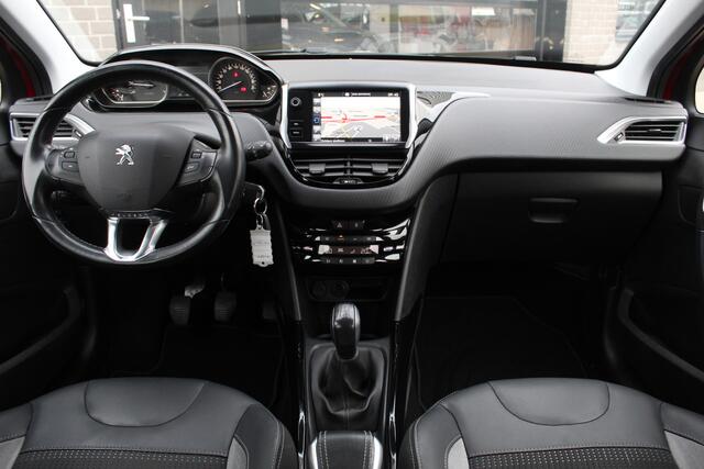 Peugeot 2008 1.2 PureTech Allure / Carplay / Clima / PDC / N.A.P.