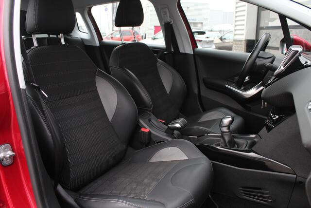 Peugeot 2008 1.2 PureTech Allure / Carplay / Clima / PDC / N.A.P.