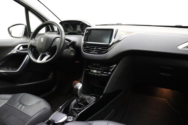 Peugeot 2008 1.2 PureTech 110pk Allure | Trekhaak | Camera achter | Panoramadak | Climate Control | Navigatie | Grip Control | Nieuwe distributie