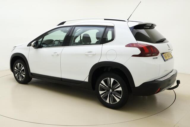 Peugeot 2008 1.2 PureTech 110pk Allure | Trekhaak | Camera achter | Panoramadak | Climate Control | Navigatie | Grip Control | Nieuwe distributie