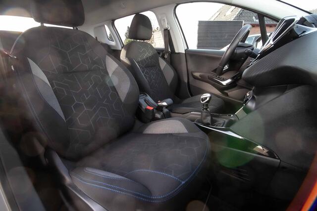 Peugeot 2008 1.2 PureTech Signature All-in rijklaarprijs | Dealerond. | Trekhaak | Nav | Cruise