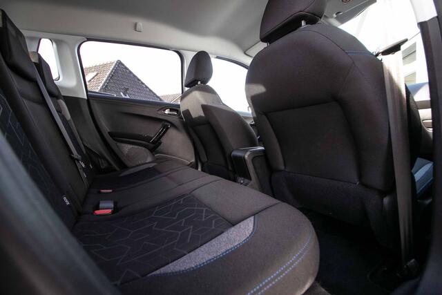 Peugeot 2008 1.2 PureTech Signature All-in rijklaarprijs | Dealerond. | Trekhaak | Nav | Cruise