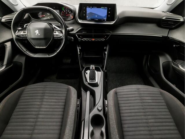 Peugeot 2008 1.2 PureTech Sport Automaat (APPLE CARPLAY, NAVIGATIE, STOELVERWARMING, 360 CAMERA, LED KOPLAMPEN, SPORTSTOELEN, DAB+, LANE ASSIST, NIEUWE APK, NIEUWSTAAT)
