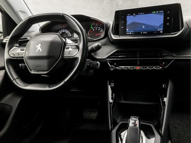 Peugeot 2008 1.2 PureTech Sport Automaat (APPLE CARPLAY, NAVIGATIE, STOELVERWARMING, 360 CAMERA, LED KOPLAMPEN, SPORTSTOELEN, DAB+, LANE ASSIST, NIEUWE APK, NIEUWSTAAT)