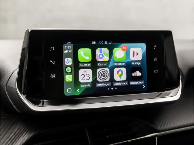 Peugeot 2008 1.2 PureTech Sport Automaat (APPLE CARPLAY, NAVIGATIE, STOELVERWARMING, 360 CAMERA, LED KOPLAMPEN, SPORTSTOELEN, DAB+, LANE ASSIST, NIEUWE APK, NIEUWSTAAT)