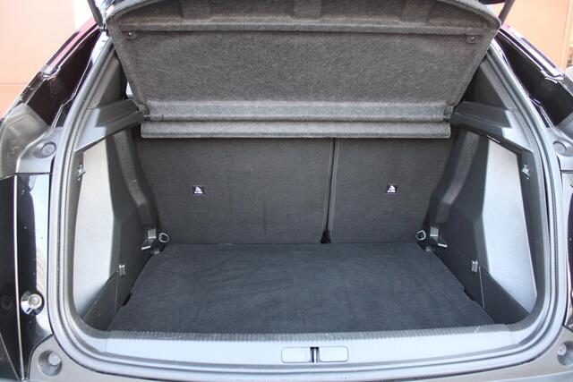 Peugeot 2008 1.2 130PK AUTOMAAT GT | NAVIGATIE | ELEKTRISCHE STOELVERSTELLING | MASSAGE STOEL | STOEL VERWARMING | CAMERA VOOR / ACHTER | DRAADLOOS APPLE-CARPLAY / ANDROID-AUTO | DRAADLOOS LADEN | KEYLESS ENTRY / START | DODEHOEK DETECTIE | ADAPTIVE CRUISE CONTROL | A